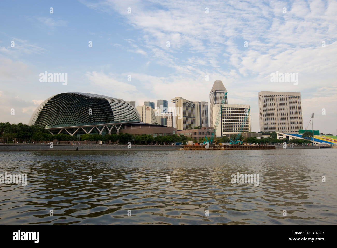 Die Esplanade - Theatres on the Bay, entworfen von der britischen Michael Wilford, die Einheimischen nennen ihn die Durian, Marina Bay, Singapur Stockfoto