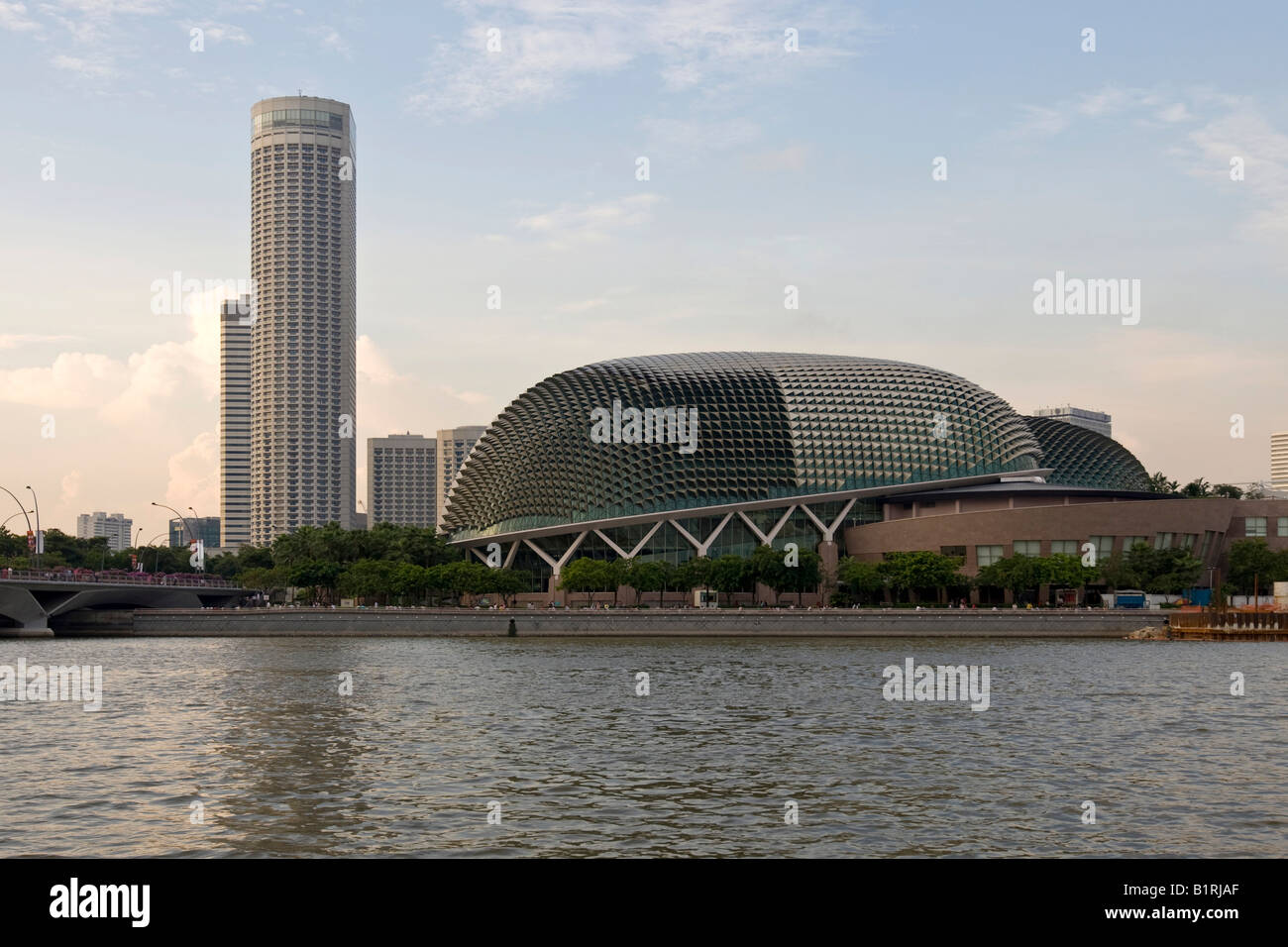 Die Esplanade - Theatres on the Bay, entworfen von der britischen Michael Wilford, die Einheimischen nennen ihn die Durian, Marina Bay, Singapur Stockfoto
