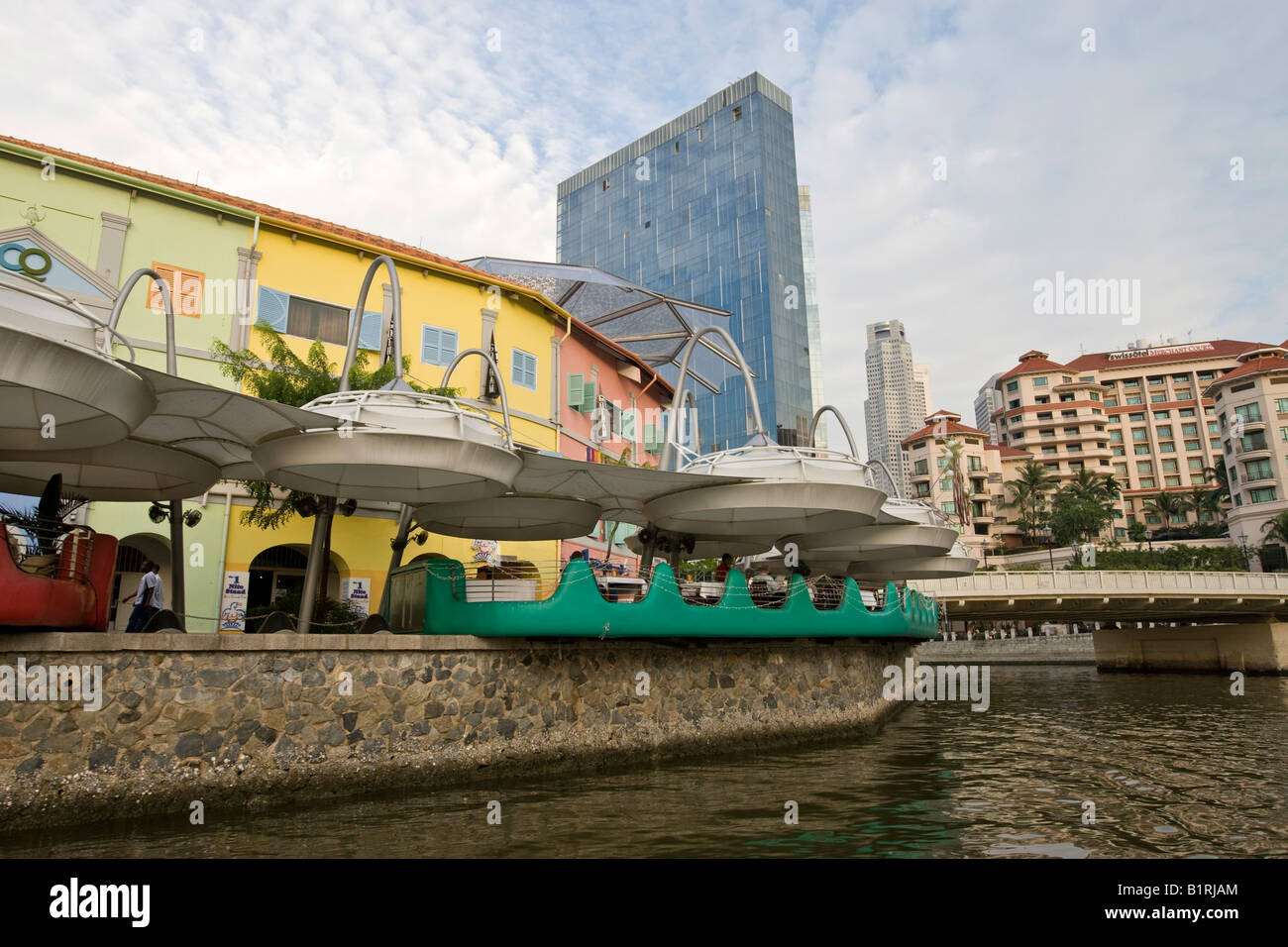 Restaurants an der Stelle der ehemaligen Lagerhallen des 19. Jahrhunderts, benannt nach Andrew Clarke, Singapore River, Cty Bereich Stockfoto