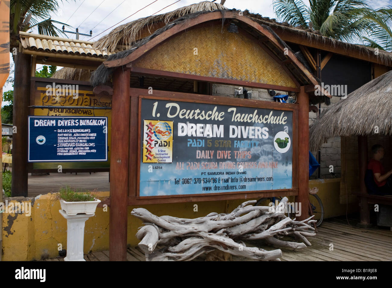 Melden Sie für Dream Divers Tauchschule auf Gilli Trawagan Insel, kleinen Sunda-Inseln, Indonesien, Asien Stockfoto