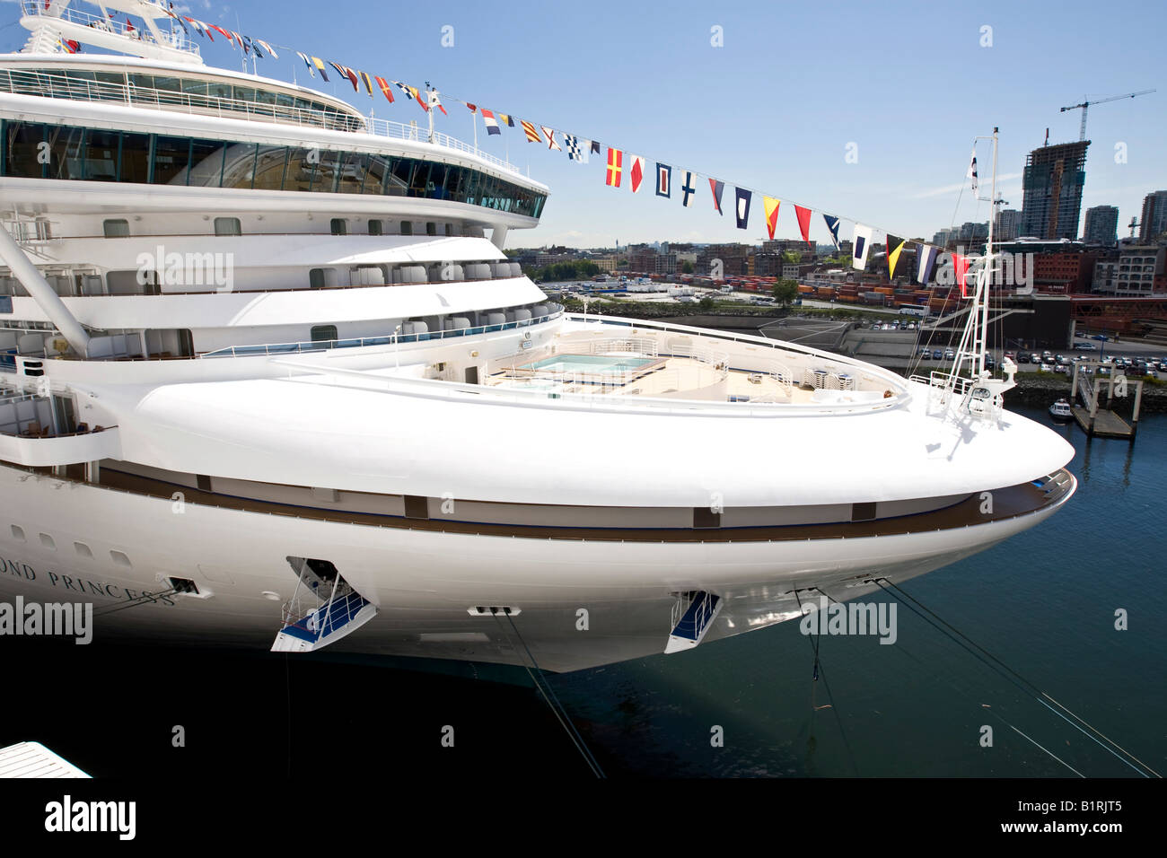 Brücke und Bogen des Passagiers Kreuzfahrtschiff, die "Diamond Princess" in Vancouver, British Columbia, Kanada, Nordamerika angedockt Stockfoto