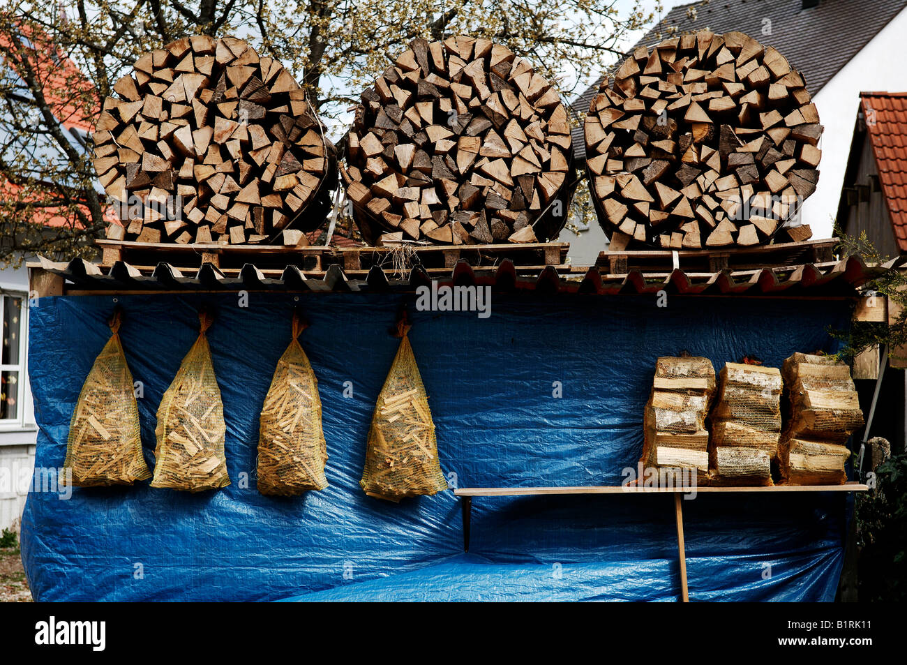 Brennholz für Verkauf, Dehnberg, Middle Franconia, Bayern, Deutschland, Europa Stockfoto