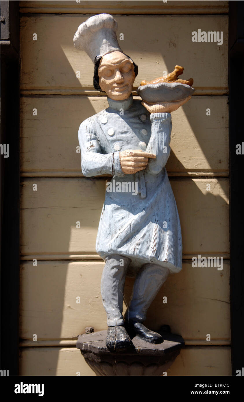 Holz Figur auf einem Pub, Stadt Wernigerode, Sachsen-Anhalt, Deutschland, Europa Stockfoto