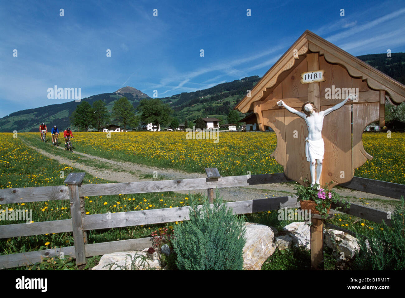 Wegkreuz, Tirol, Österreich Stockfoto