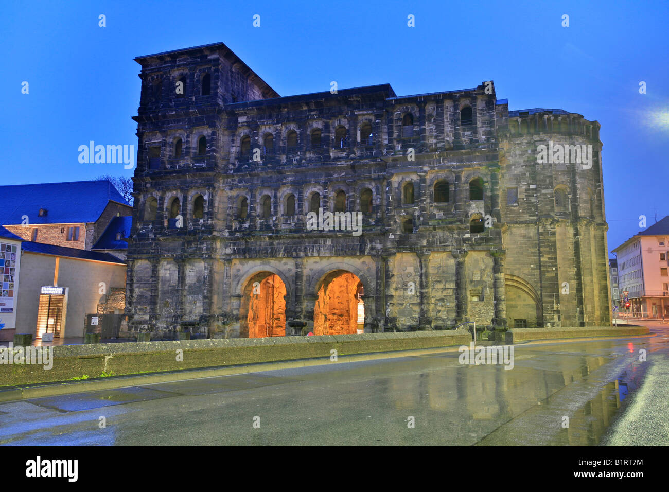 Porta Nigra, ehemalige römische schwarz Tor, UNESCO-Weltkulturerbe, Wahrzeichen der römischen Stadt Trier, Rheinland-Pfalz, Stockfoto