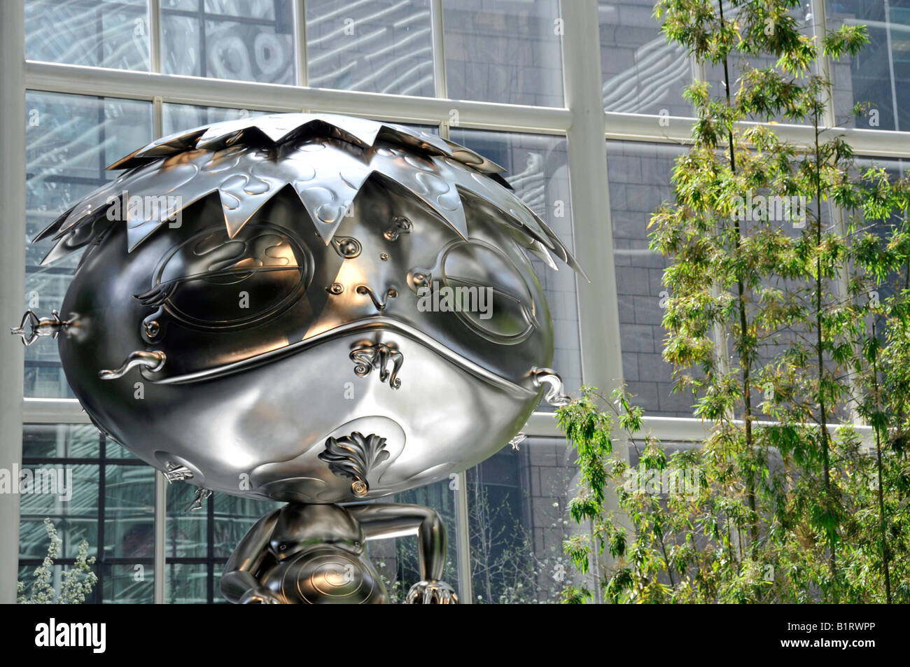 Skulptur, Oval Buddha von Takashi Murakami, Garden Plaza, IBM-Gebäude, Manhattan, New York City, USA Stockfoto