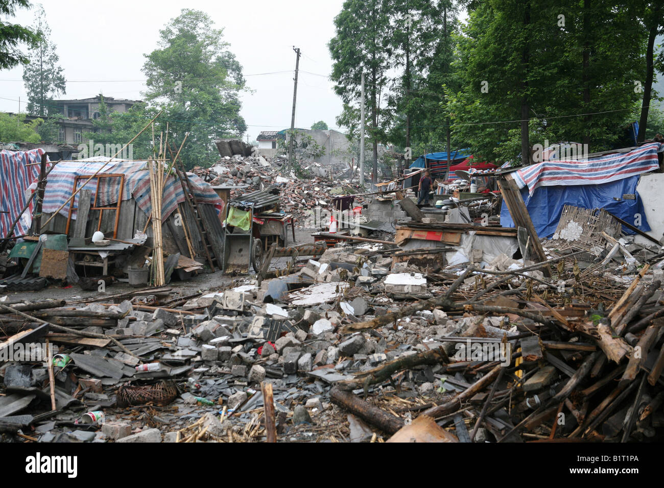 Zerstörte Häuser liegen in Trümmern in Pengzhou, nach dem Sichuan-Erdbeben vom 12. Mai 2008, China Stockfoto