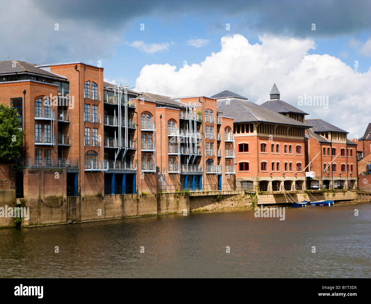 Sanierten Hallen gemacht in riverside Wohnungen Wohnungen auf den Fluss Ouse im Zentrum von York, England, UK Stockfoto