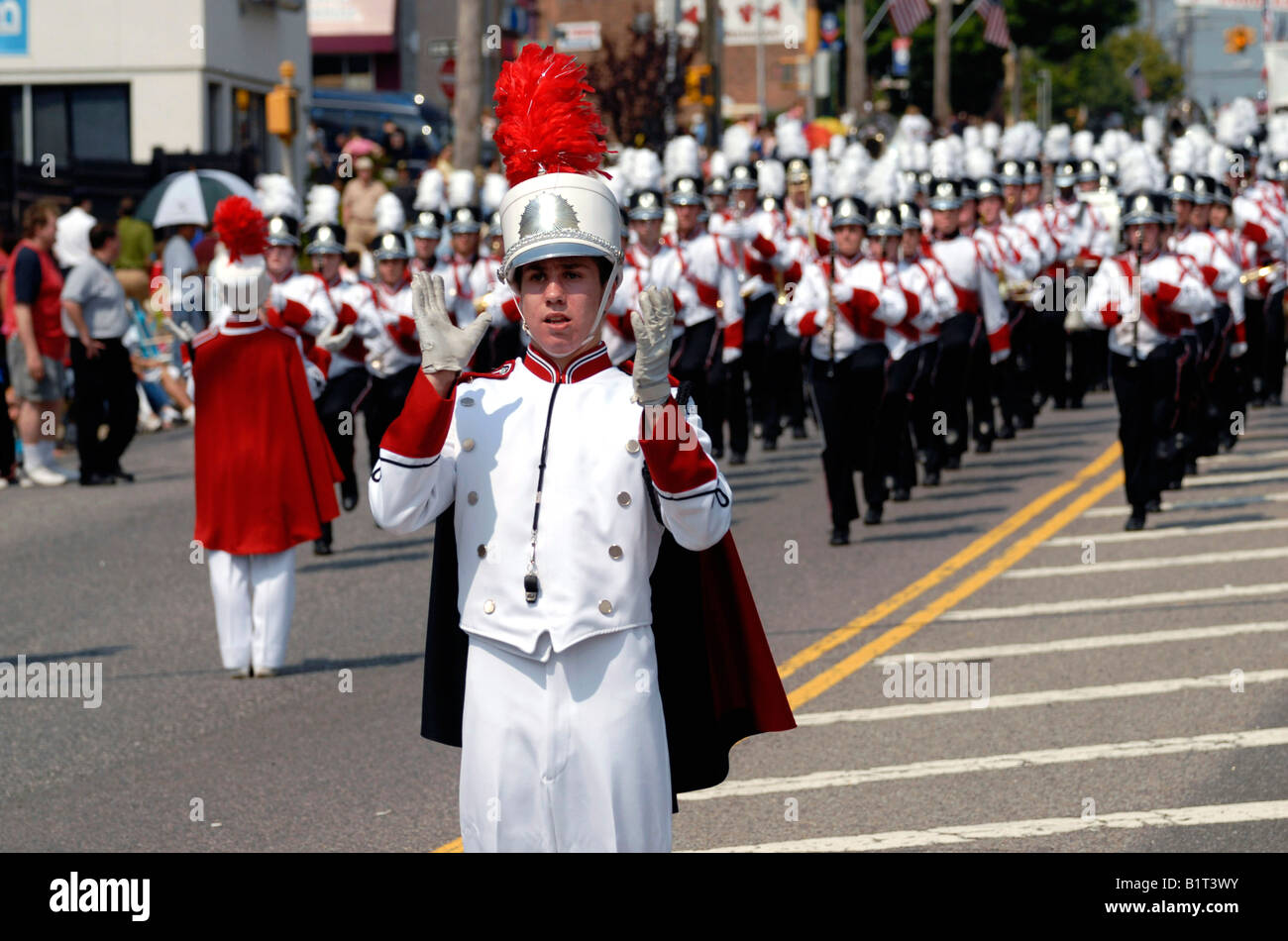 Der Memorial Day Parade in Douglaston, US Service Menschen gedenken, die im Militärdienst gestorben sind. USA Stockfoto