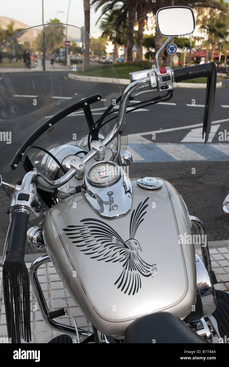 Benzintank auf einem Motorrad geparkt in Las Americas Teneriffa Kanaren Spanien dekoriert Stockfoto