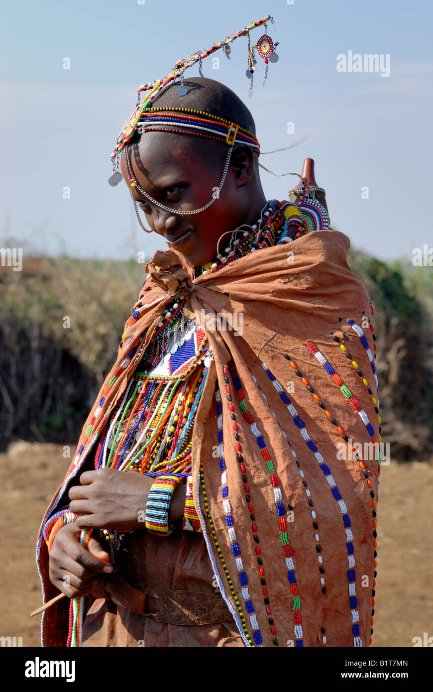 Masai Braut bei ihrer Hochzeit in traditioneller Kleidung Stockfoto