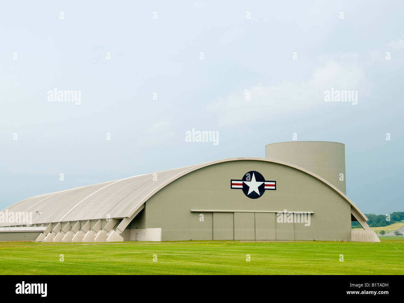 Hangar außen im National Museum der United States Air Force auf der Wright-Patterson Air Force Base in der Nähe von Dayton, Ohio Stockfoto