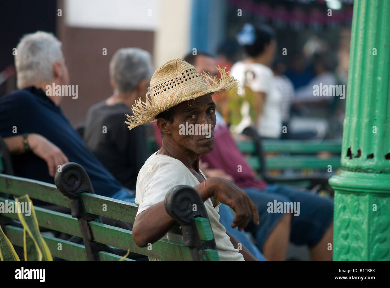 Menschen auf Rest am Plaza de Dolores, Santiago De Cuba Stockfoto