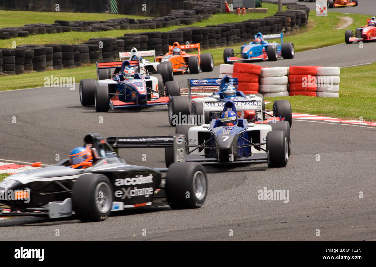 Rennwagen der Formel Palmer Audi in Brittens Ecken im Oulton Park Motor Racing Circuit Cheshire England Vereinigtes Königreich UK Stockfoto