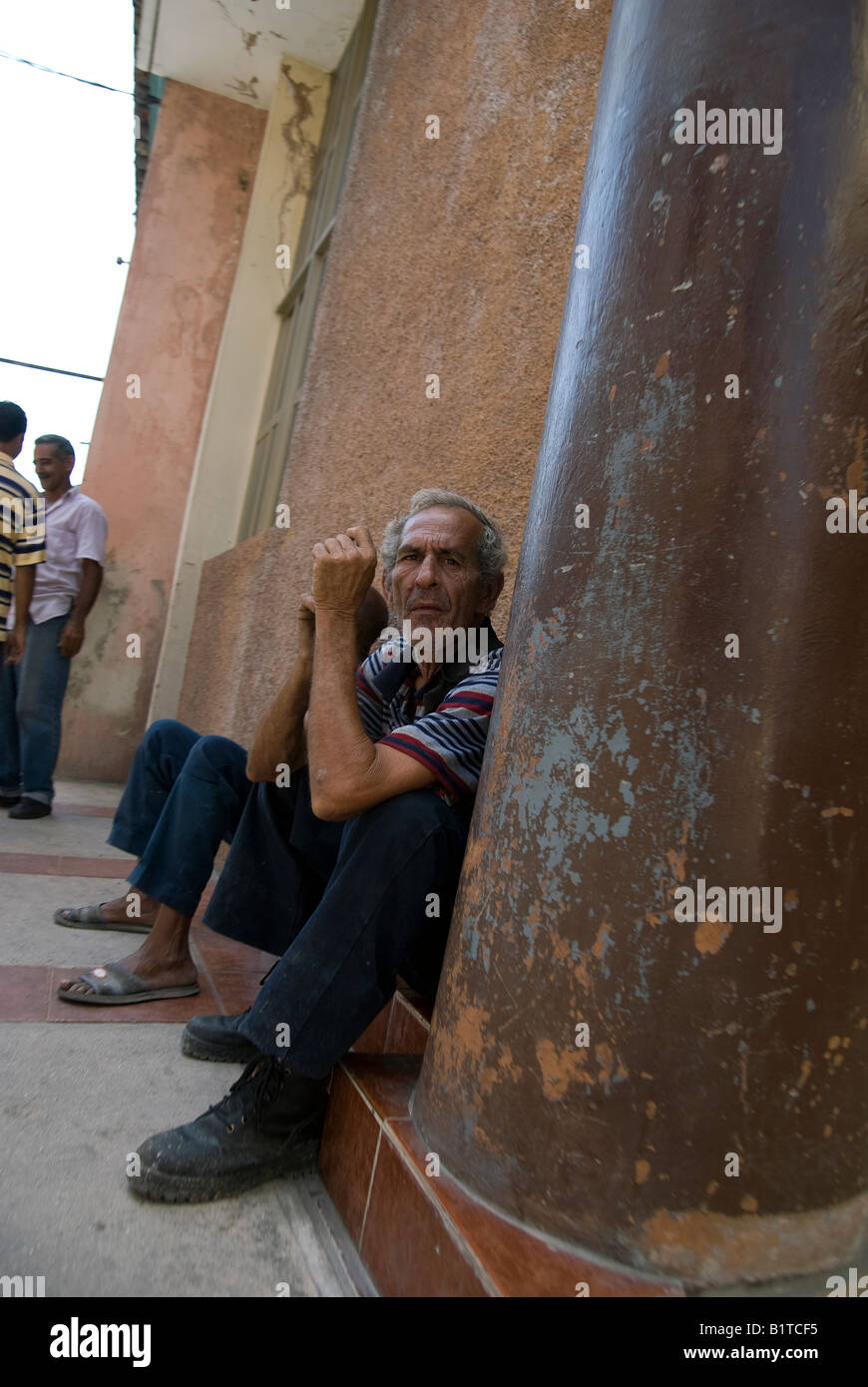 Mann auf Rest in Santiago De Cuba Stockfoto