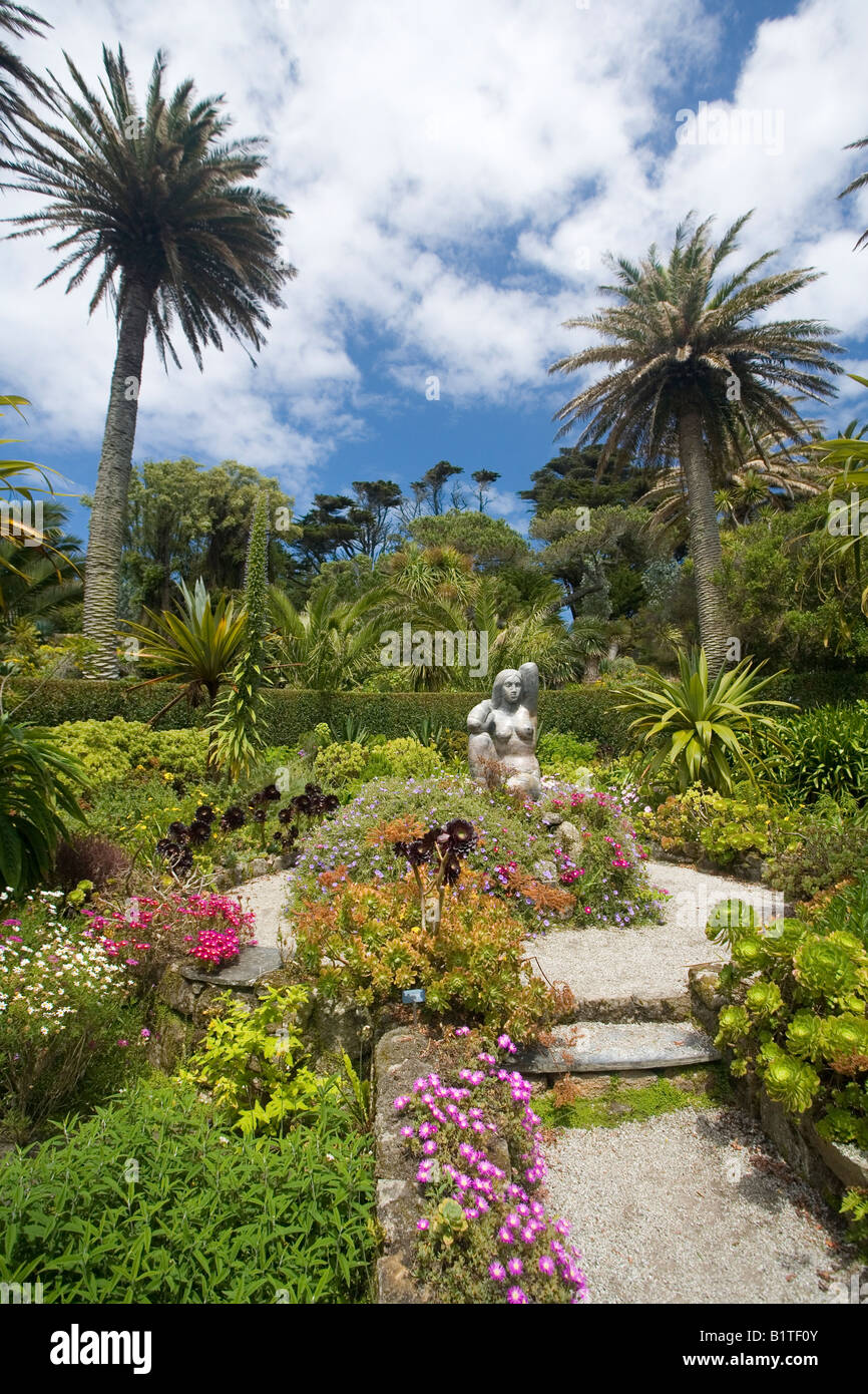 Tresco Abbey Subtropischen Gärten Gaia Skulptur von David Wynne im Sommer Sonnenschein Scilly-inseln Cornwall England Großbritannien Stockfoto