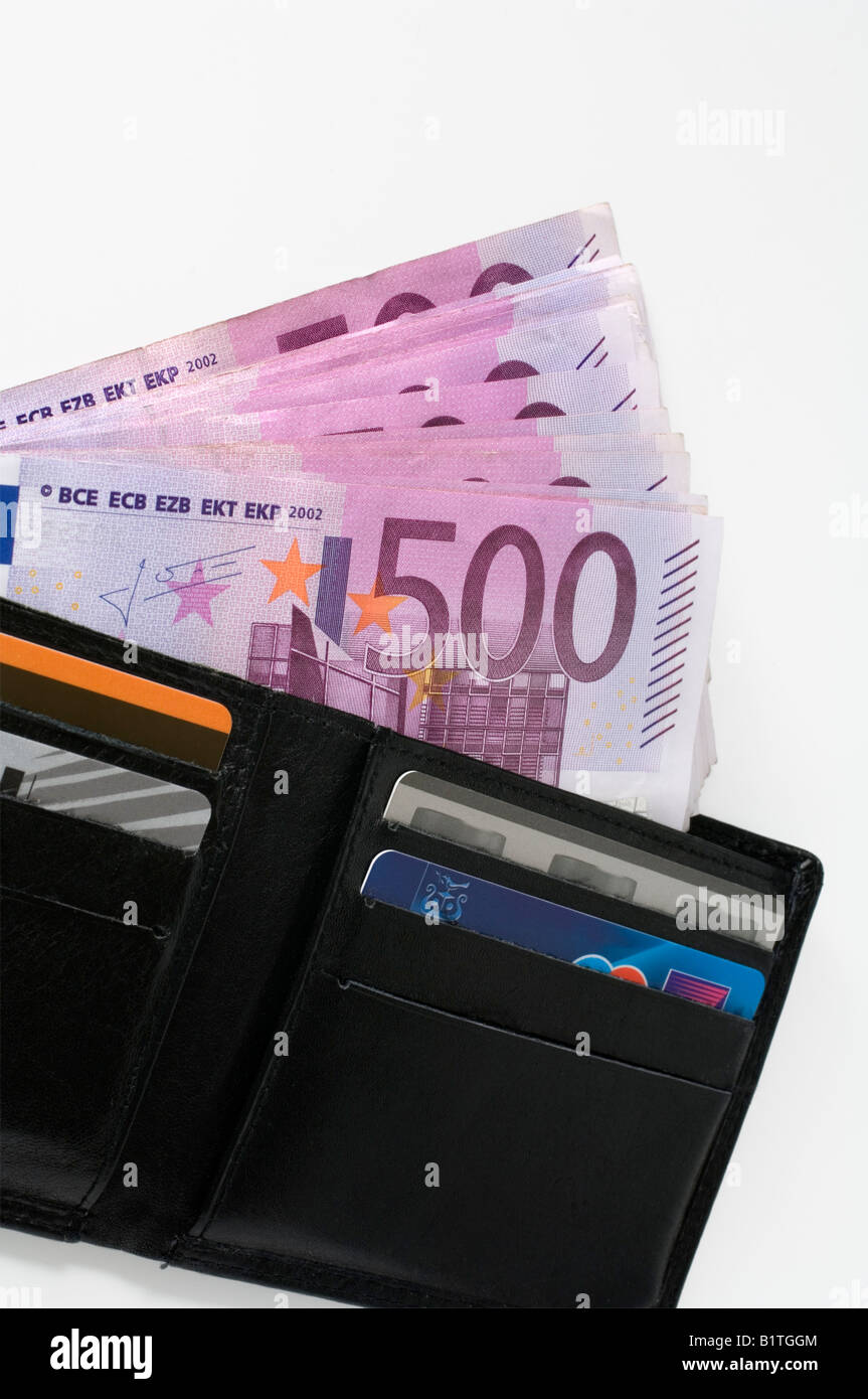 Ein Bündel von 500 Euro-Banknoten in der Brieftasche Stockfoto