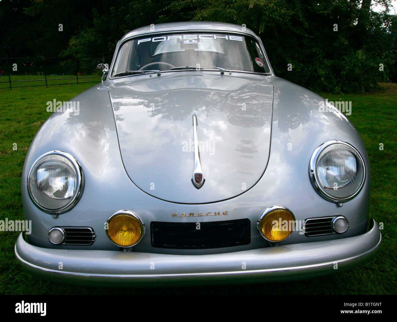 Die deutschen Porsche 356 ist das erste Automobil der Porsche-Produktion und wurde von 1948 bis 1965 verkauft. Stockfoto