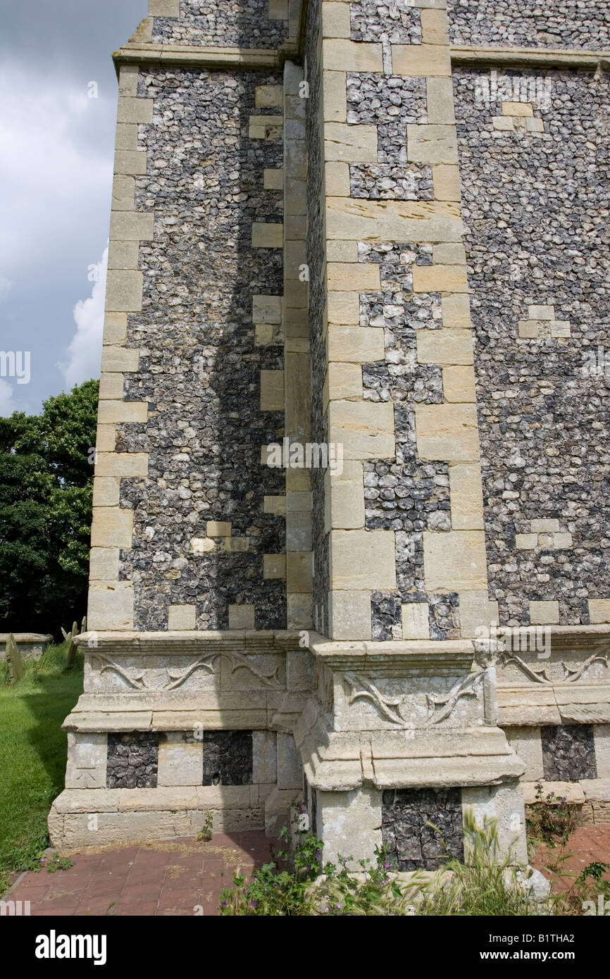 Charakteristische Mauerwerk St Marys 11. Jahrhundert Kirche Hickling Norfolk UK Stockfoto