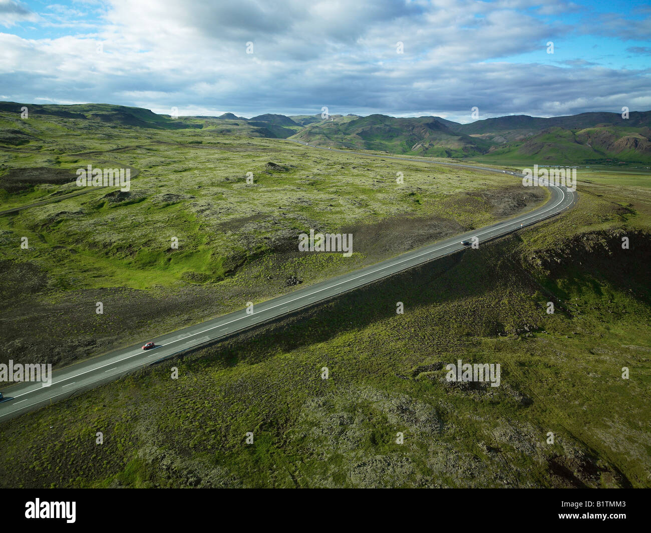 Autobahn, die durch Hellisheidi, Island Stockfoto