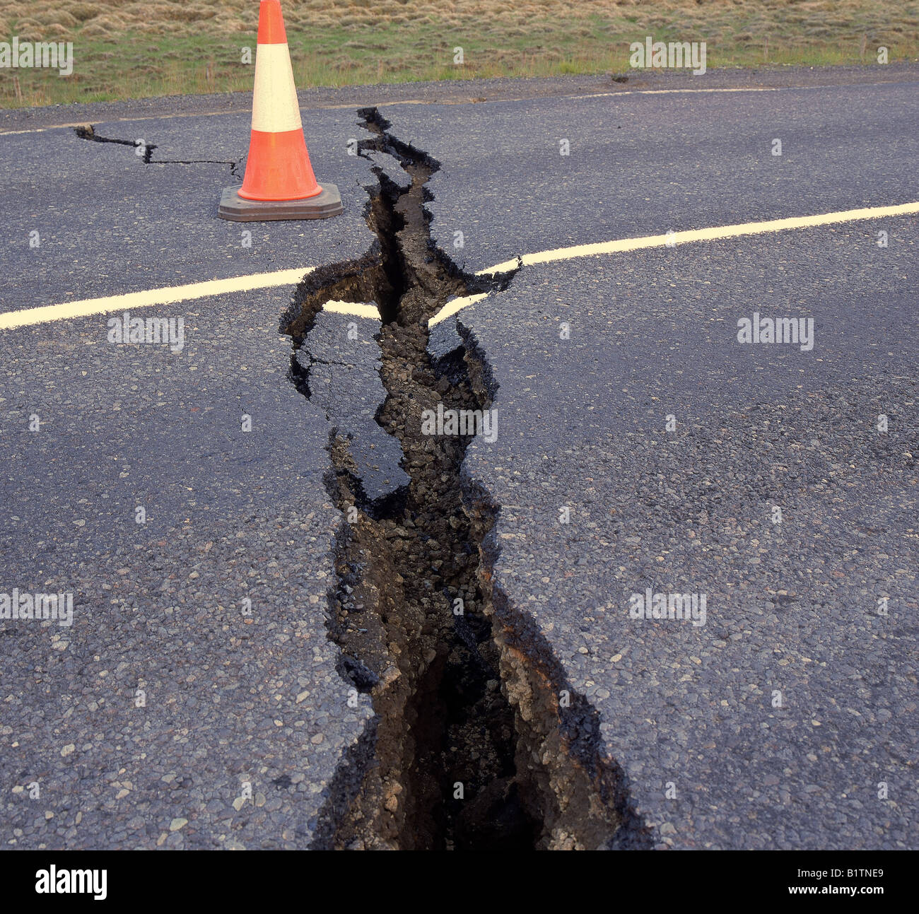 Erdbeben beschädigt Straße, Island Stockfoto