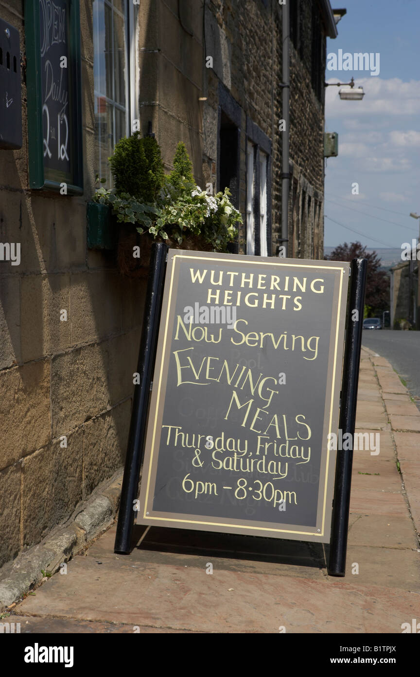 WUTHERING HEIGHTS PUBLIC HOUSE STANBURY BRONTE COUNTRY SOMMER YORKSHIRE ENGLAND VEREINIGTES KÖNIGREICH UK Stockfoto