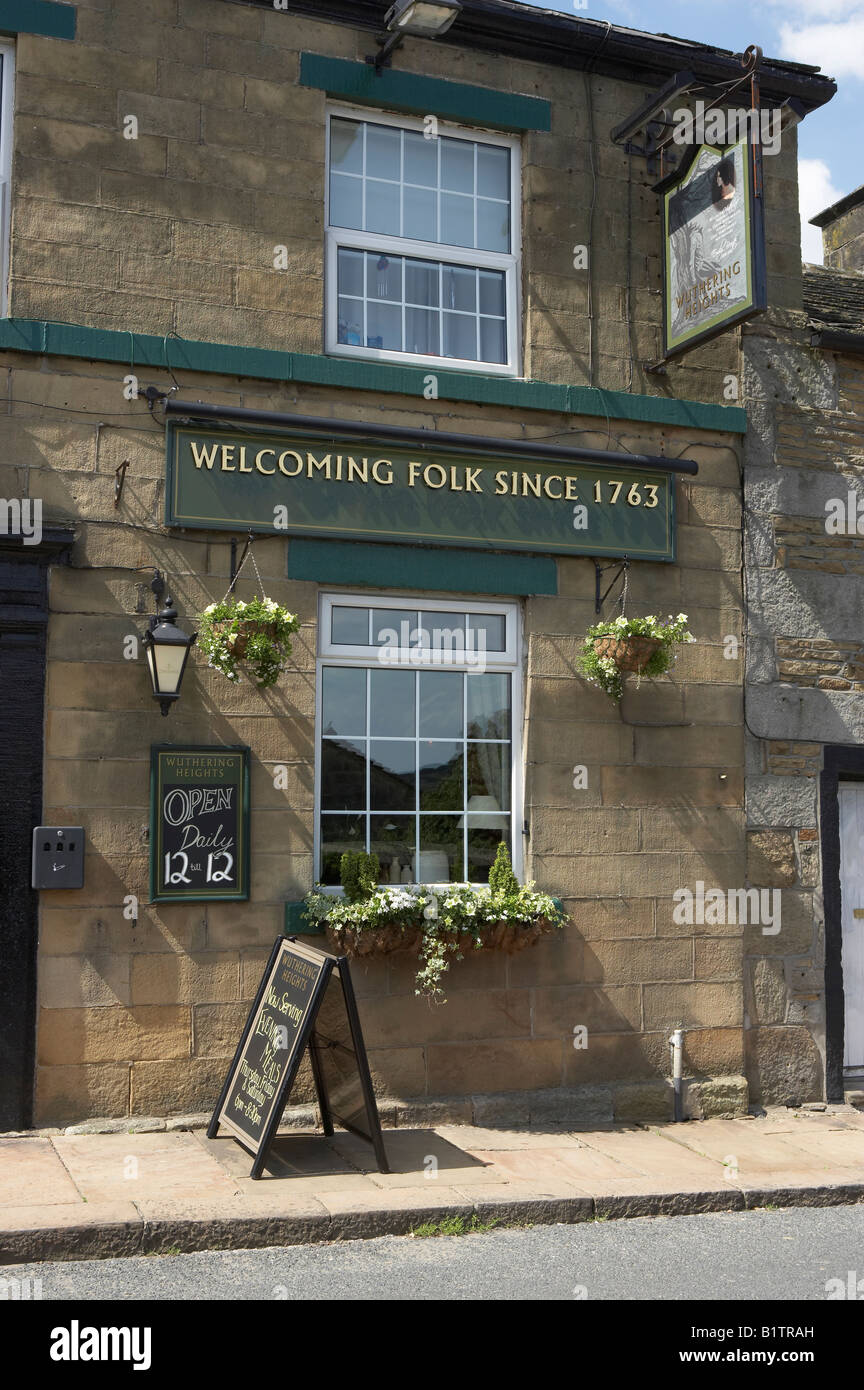 WUTHERING HEIGHTS PUBLIC HOUSE STANBURY BRONTE COUNTRY SOMMER YORKSHIRE ENGLAND VEREINIGTES KÖNIGREICH UK Stockfoto