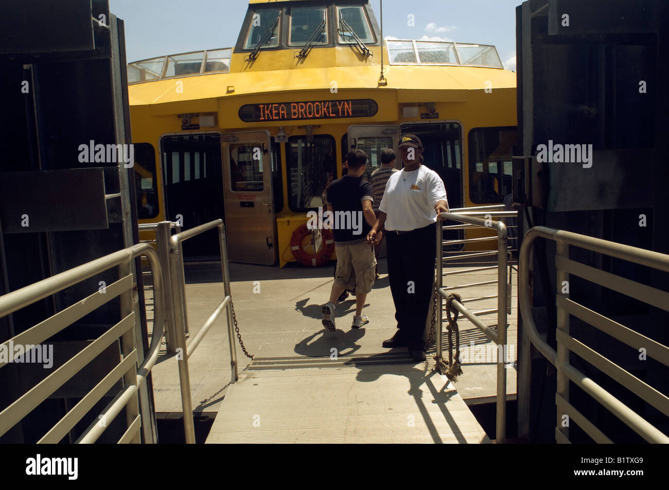 Eröffnungstag der IKEA Einrichtungsgegenstände in Red Hook Nachbarschaft im Stadtteil Brooklyn in New York Stockfoto