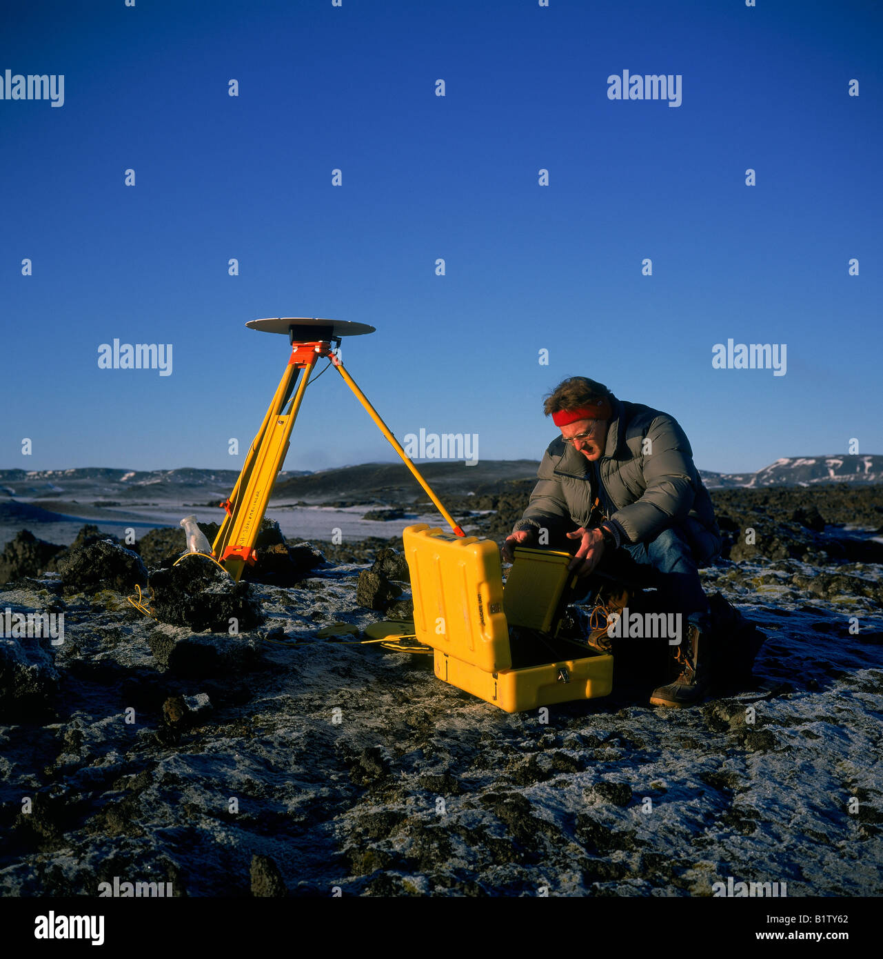 Wissenschaftler mit GPS-Geräten messen Erdbewegungen in Island Stockfoto