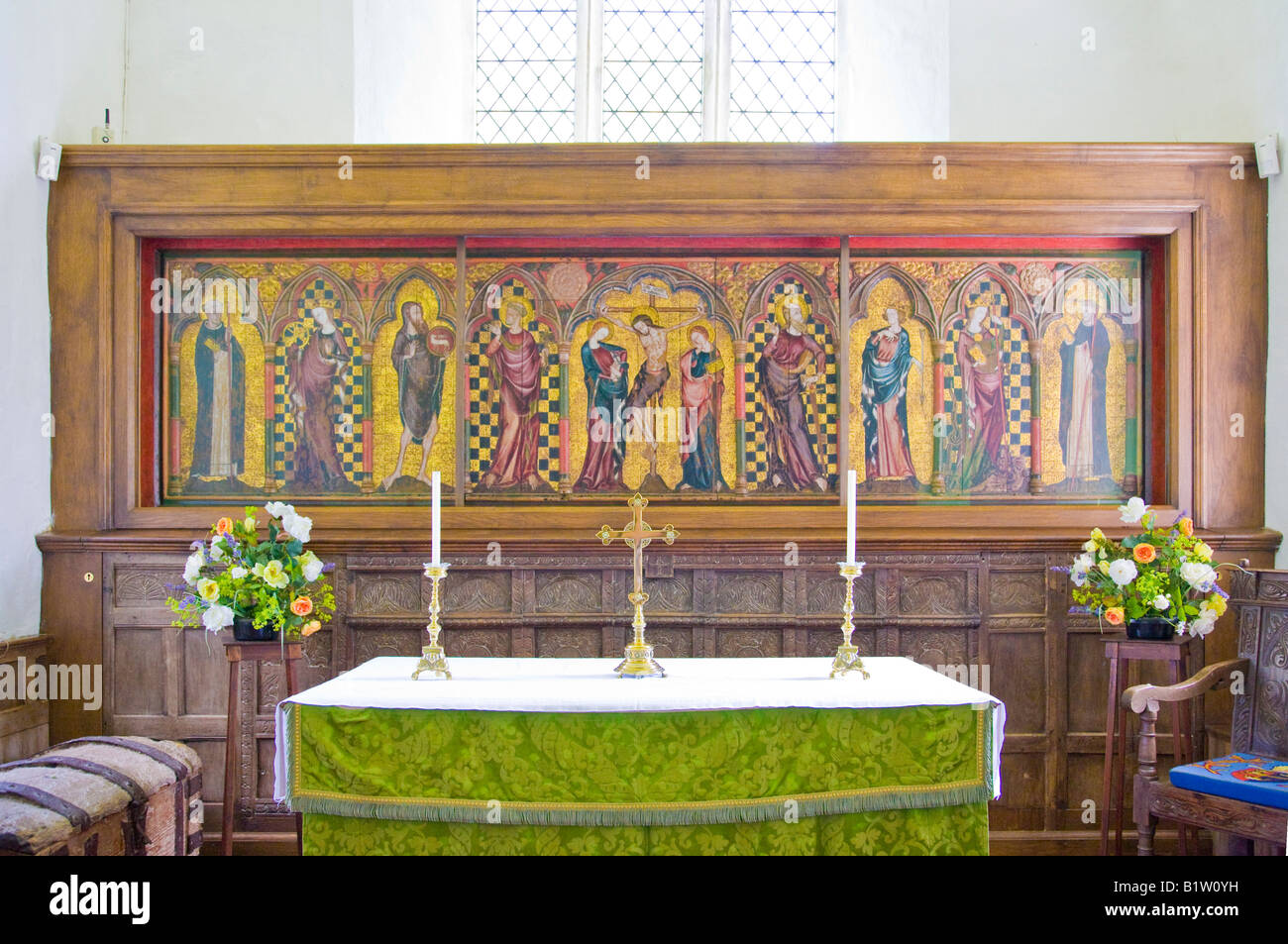 Historisch bedeutsame mittelalterliche Altarbild und Altar in St. Marys Kirche Dornweiler Pava Suffolk Stockfoto