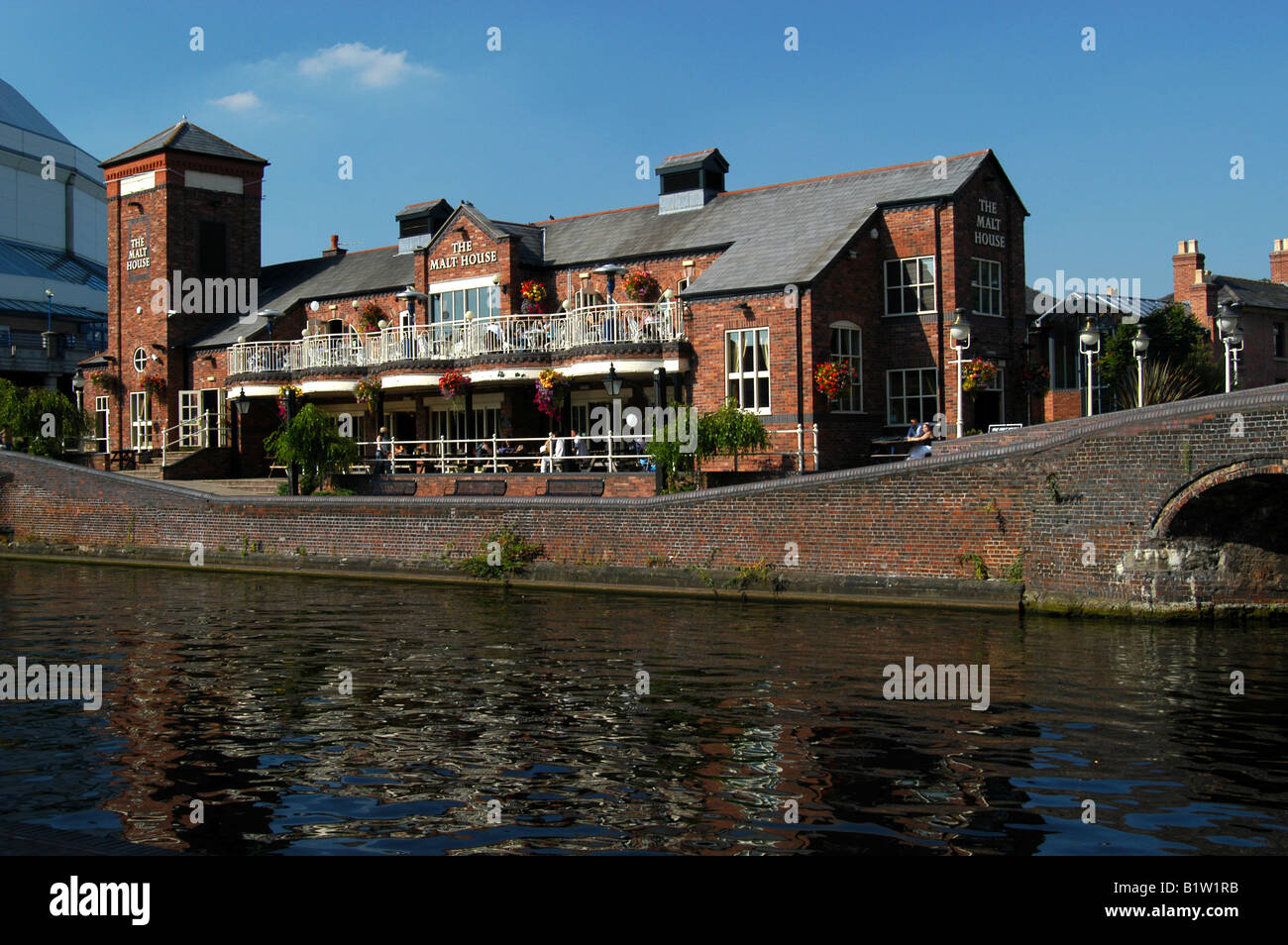 Malz House Pub am Ufer von Worcester und Birmingham canal, Brindley Place, Birmingham, West Midlands, UK Stockfoto