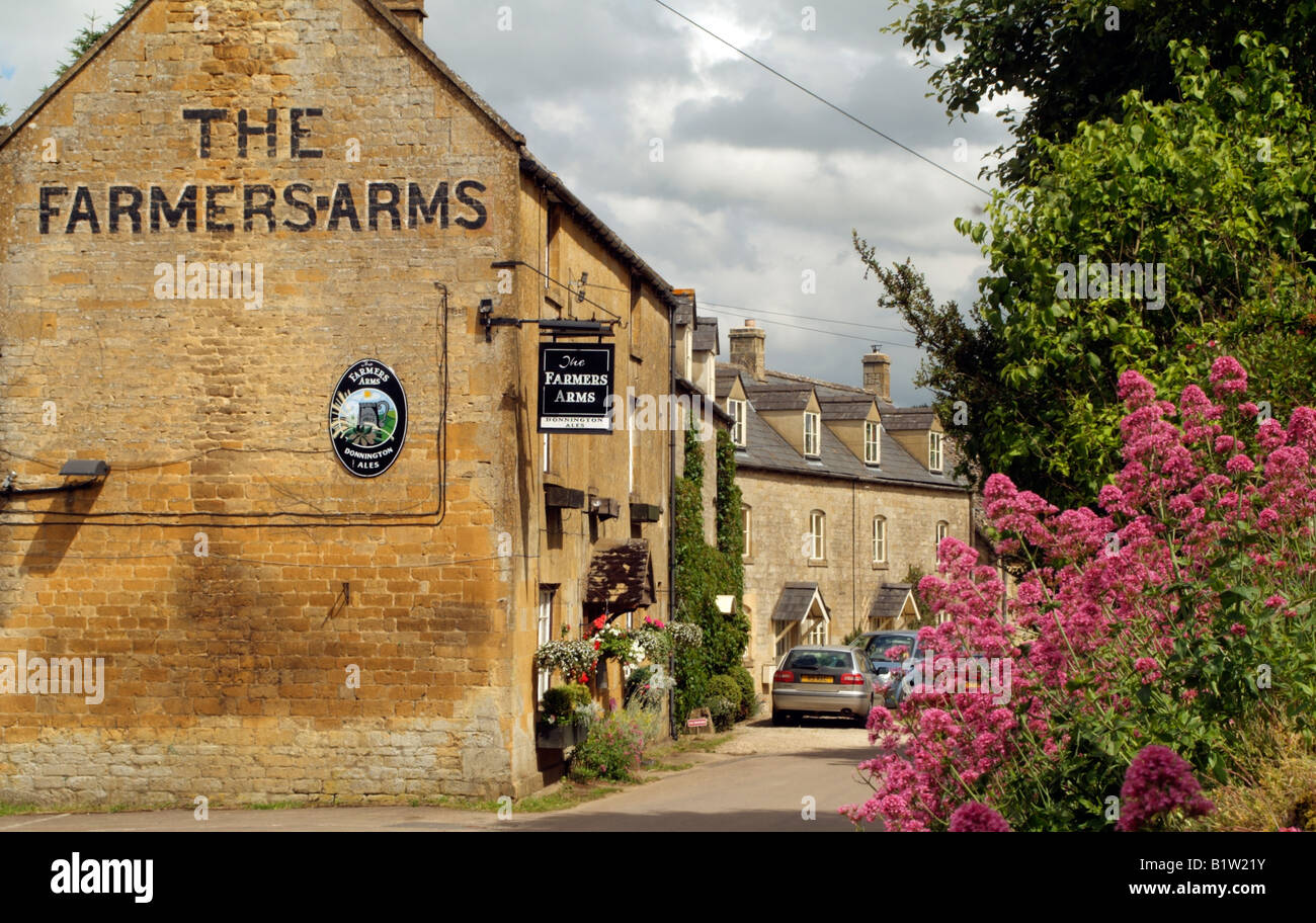 Englische Country-Pub im englischen Cotswolds Dorf Guiting Power Gloucestershire Stockfoto