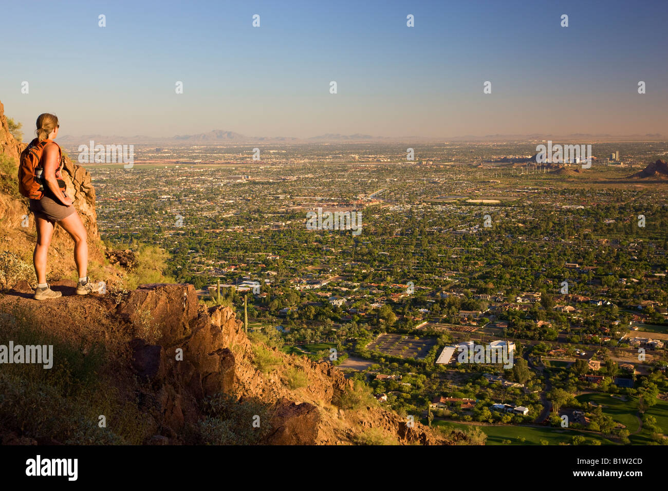 Wandern auf Camelback Mountain Phoenix Arizona Modell veröffentlicht Stockfoto