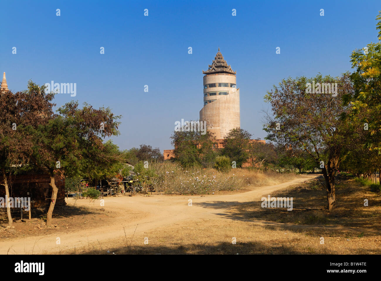 NAN MYINT Turm, hässliche Aussichtsturm erbaut von der MILITÄRREGIERUNG, BAGAN PAGAN, MYANMAR BURMA BIRMA, Asien Stockfoto