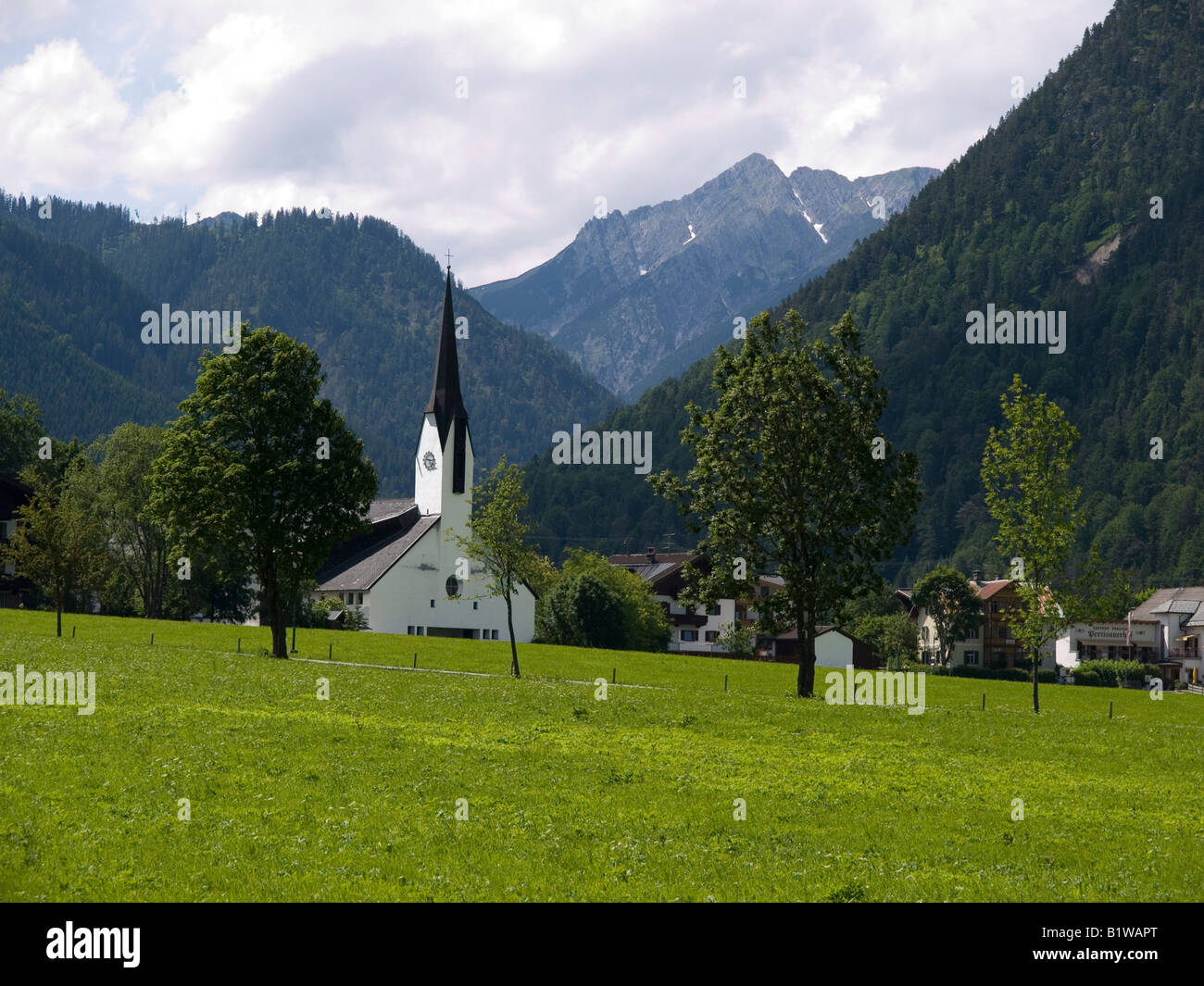 Pertisau Pfarrkirche von weltbekannten österreichischen Architekten Clemens Holzmeister entworfen Stockfoto