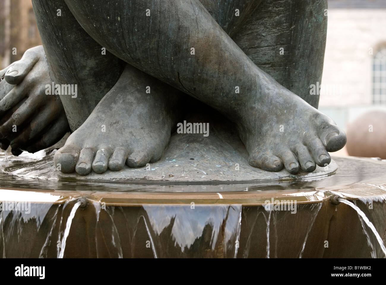 Detail des "The River", ein Brunnen und Skulptur Features in Victoria Square im Zentrum von Birmingham, England. Stockfoto