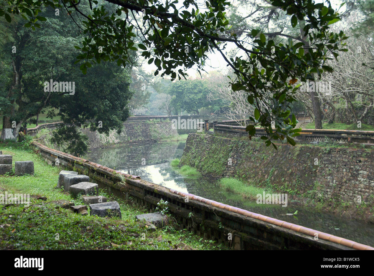 Graben und Garten Tu Duc Grab Hue-Vietnam Stockfoto