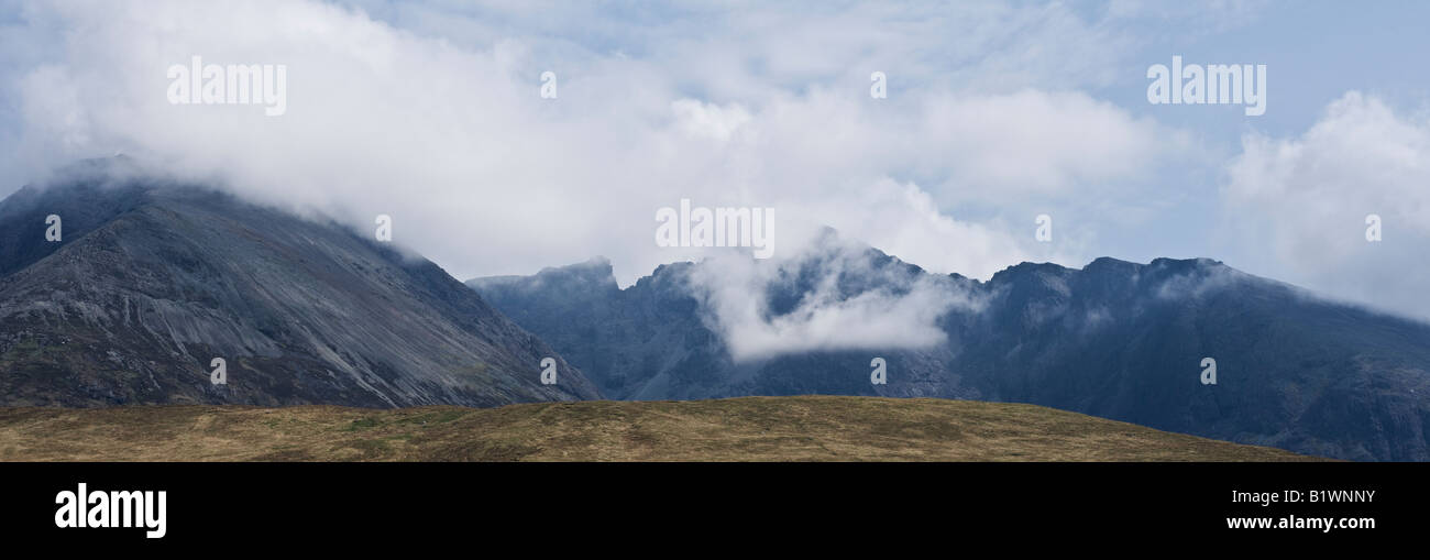 Clearing-Wolken über Black Cuillin Berge aus Glenbrittle, Isle Of Skye, Schottland Stockfoto