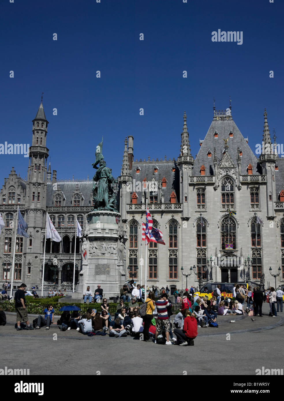Touristen in Markt, Brügge, Belgien-Flandern, Europa Stockfoto