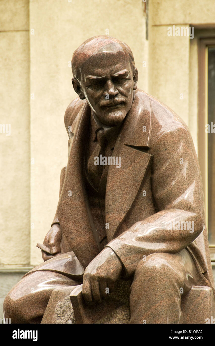 Statue von Wladimir Lenin (1938), in der Nähe des Marx-Lenin Institut Moskau, in der Nähe der Twerskaja-straSquare, Russland Stockfoto