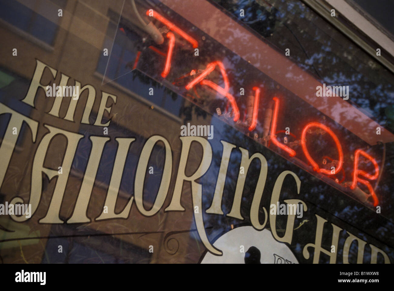 Tailor Shop Fenster Neonlicht-Zeichen Stockfoto