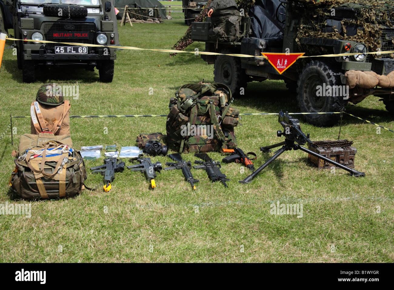 Anzeige von militärischen Waffen zeigen Stockfoto