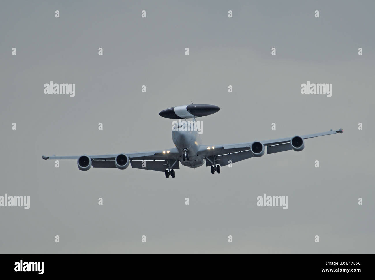 Boeing E-3D Sentry AEW1 Airborne Warning and Control System nähert sich RAF Kinloss Moray Schottland Stockfoto