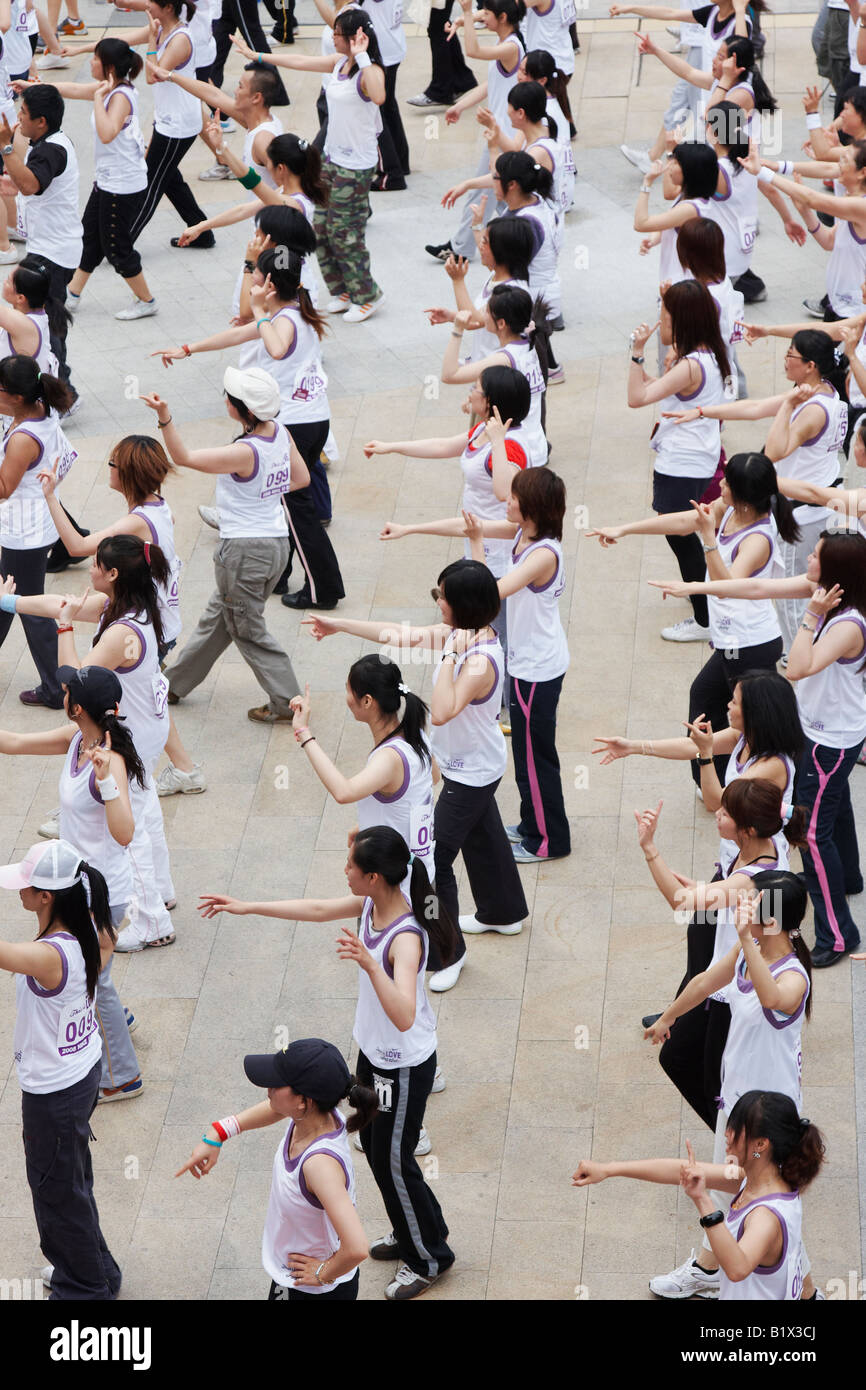Taiwanesische Menschenmenge Aerobic-Übungen Stockfoto