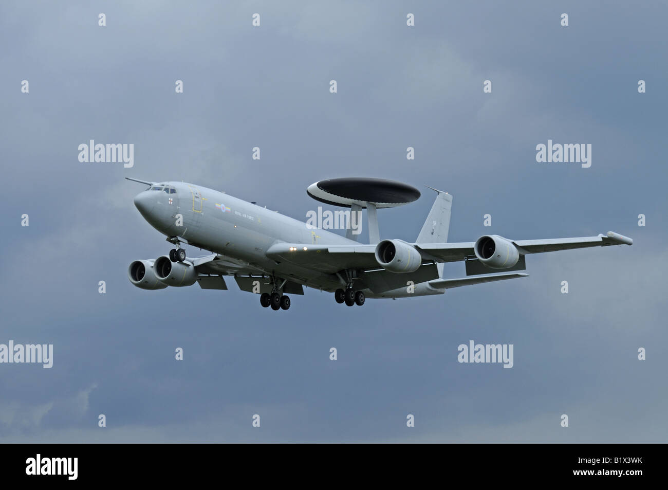 Boeing E-3D Sentry AEW1 Airborne Warning and Control System nähert sich RAF Kinloss Moray Schottland Stockfoto