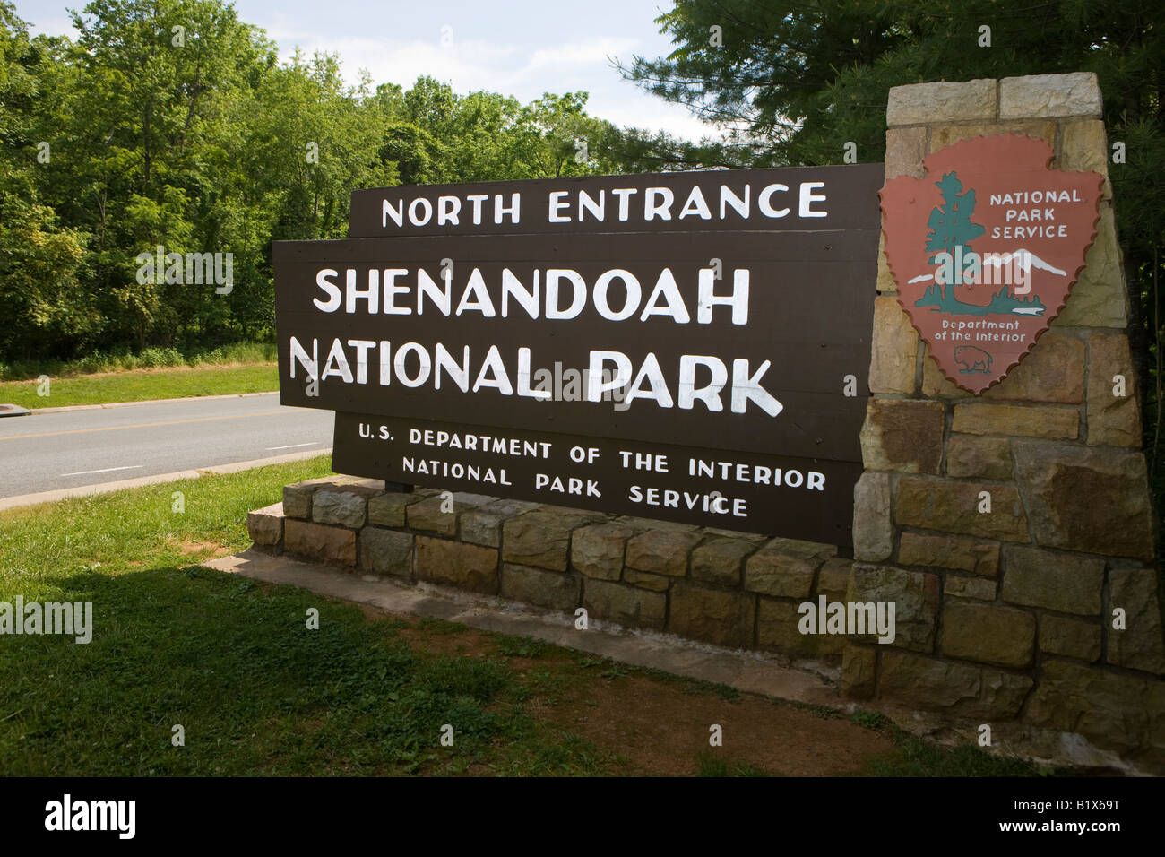 National Park Service Willkommensschild, North Eingang des Shenandoah National Park auf der Skyline Drive, Front Royal, Virginia. Stockfoto