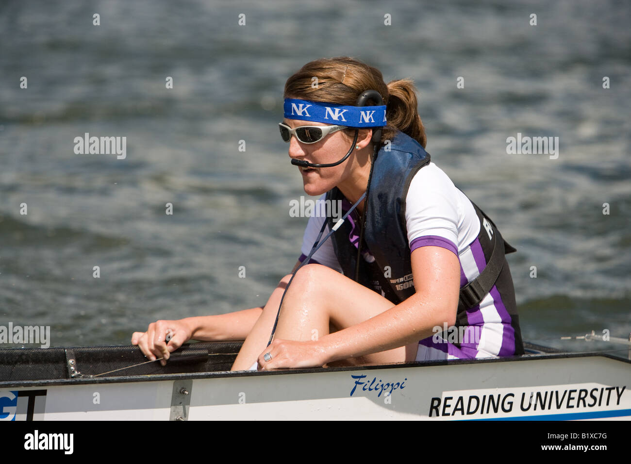 Eine weibliche Steuermann bei der Henley Royal Regatta Stockfoto