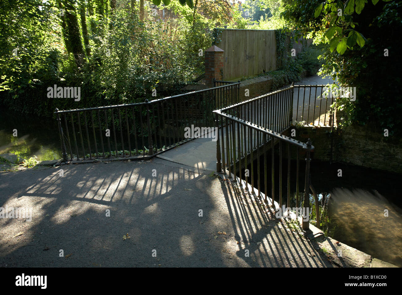 Fußgängerbrücke, Wantage Bach. Stockfoto