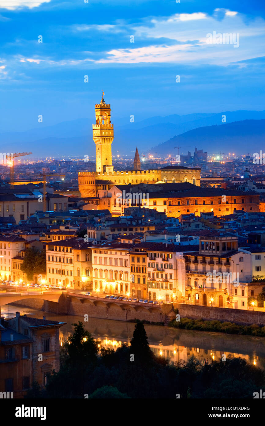 Palazzo Vecchio und Florenz in der Nacht Stockfoto