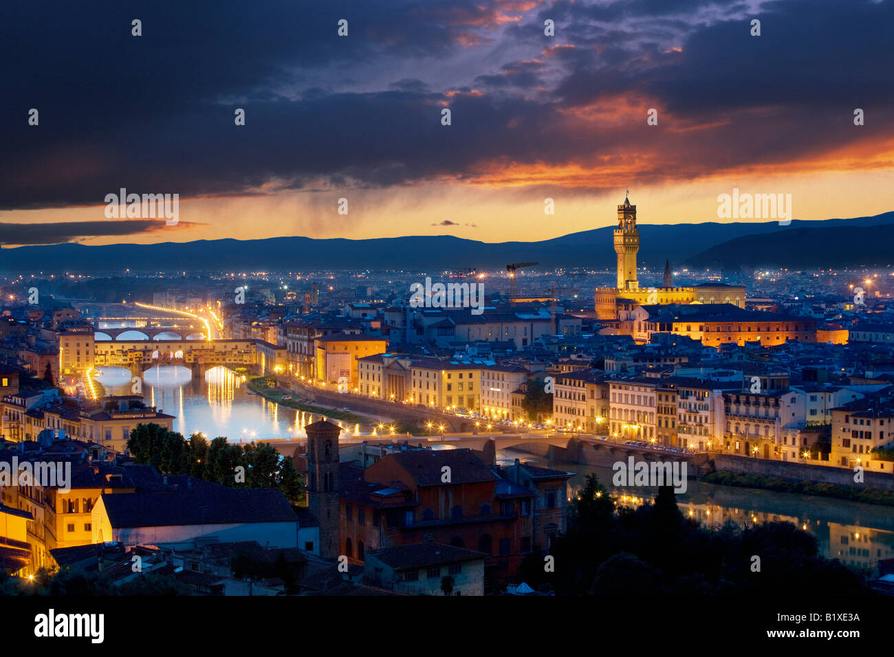 Florenz bei Nacht Stockfoto